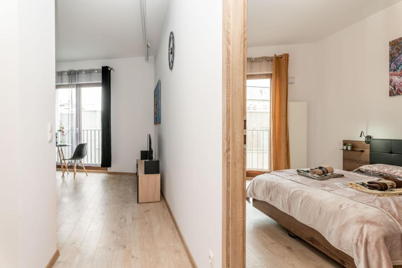 Apartwro - Apartament Przy Wyspie Slodowej, Garaz, Projektor, Rowery Apartment Вроцлав Екстериор снимка